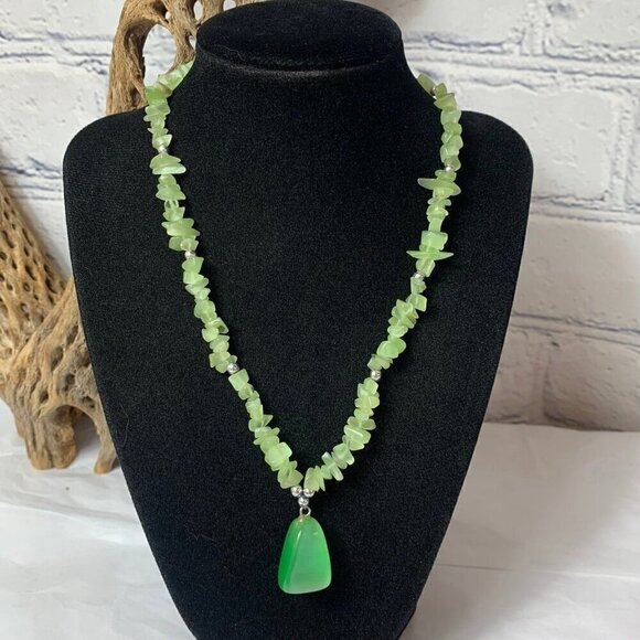 Vintage Green Cats Eye Pendant Natural Gem Necklace - Picture 1 of 7